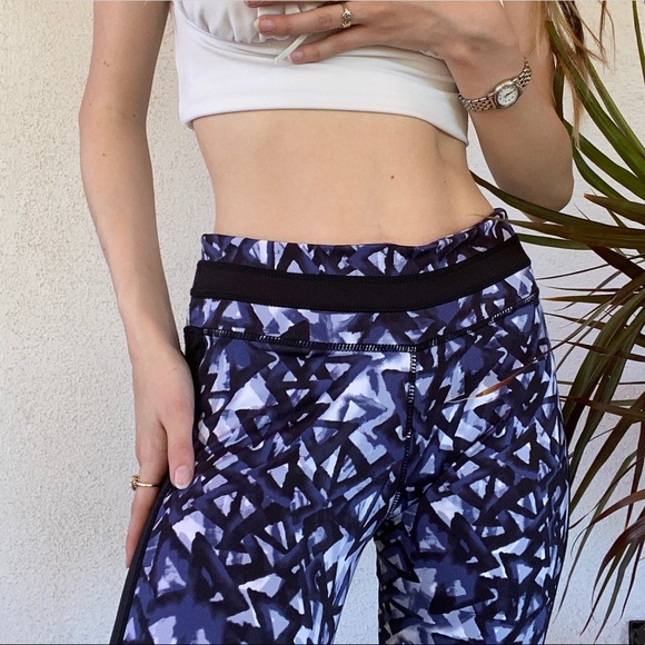 geometric atheleisure leggings(crosslist on depop) - Picture 3 of 3